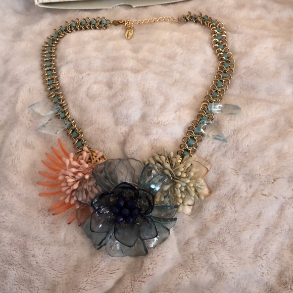 Beautiful flower plunder necklace - Picture 3 of 6